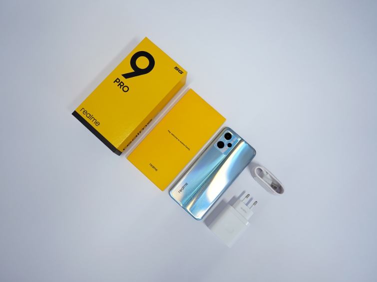 Take a Look Inside reame 9 Pro Series Box, the Mid-Range Smartphone ...