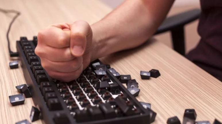 6 Struggles of a Gaming Cafe Operator | Dunia Games